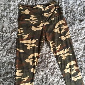 FASHION NOVA CAMO LEGGING w/ WAIST BAND NEVER WORN